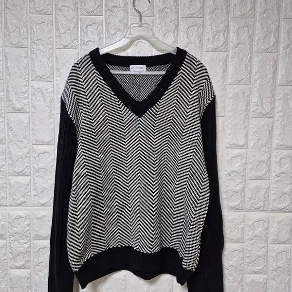 [BUNJANG] Generic V-neck Ribbed Knit Long Sleeve T-shirt (105) / 남자 추동겨울용 남성 브이넥 골지니트긴팔티셔츠105