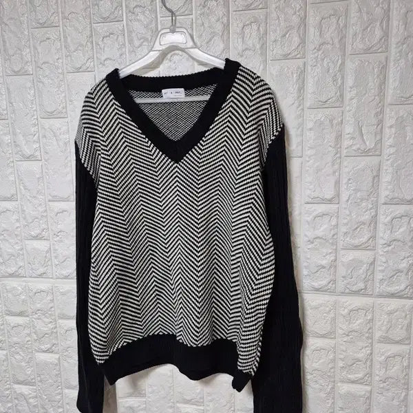[BUNJANG] Generic V-neck Ribbed Knit Long Sleeve T-shirt (105) / 남자 추동겨울용 남성 브이넥 골지니트긴팔티셔츠105