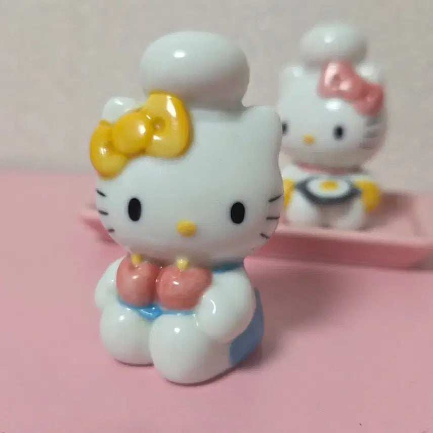 [BUNJANG] Sanrio Hello Kitty Chef Salt and Pepper Shaker Ceramic Set / 산리오 고전 헬로키티 셰프 소금 후추통 도기 세트