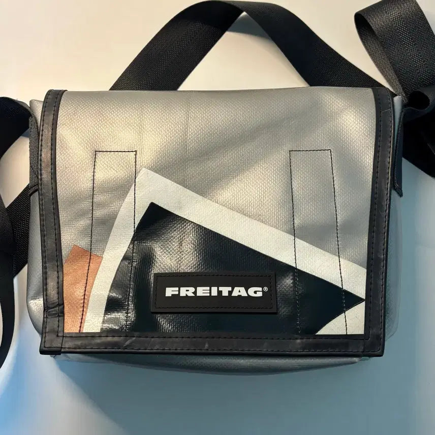 [BUNJANG] Freitag Lassie Messenger Bag / 프라이탁 라씨_프라이탁 압구정점(민트택, 영수증 o)