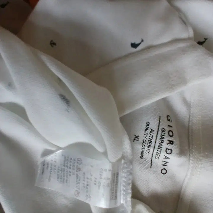 [BUNJANG] Giordano White Patterned Polo Shirt / 26-4 지오다노 화이트 패턴 카라티105