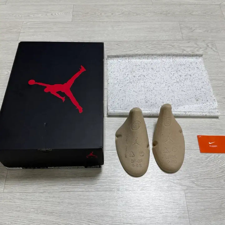 [BUNJANG] Nike Jordan 6 Carmine 2021 Sneakers / 조던 6 카마인 2021 275