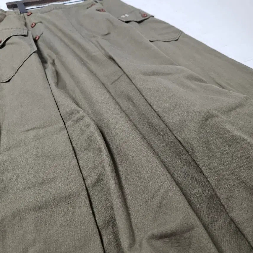 [SOLD OUT] 써스데이아일랜드 카키색 플리츠 롱 와이드 치마바지