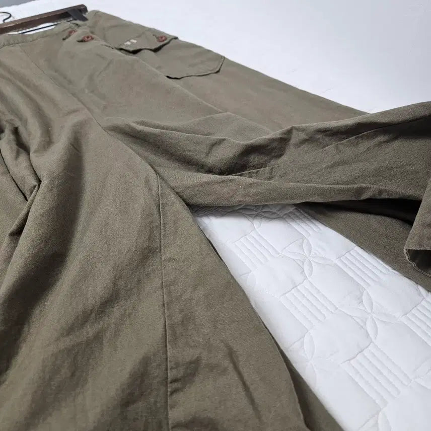 [SOLD OUT] 써스데이아일랜드 카키색 플리츠 롱 와이드 치마바지