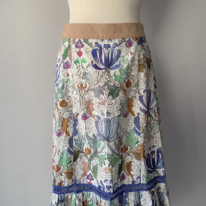 [SOLD OUT] 25 레니본 RENEEVON 베이지 패턴 스커트