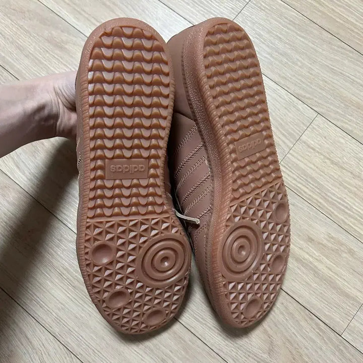 [BUNJANG] Adidas Pharrell Williams Samba 275 Sneakers / 아디다스 퍼렐윌리엄스 삼바 275