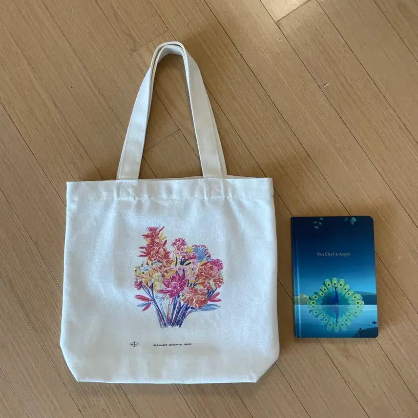 [SOLD OUT] *미사용* 반클리프앤아펠 에코백+노트