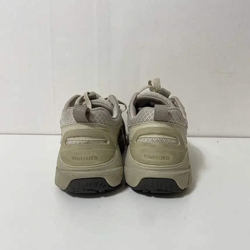 [BUNJANG] 240 UMBRO 엄브로 운동화 정품 / 240 UMBRO 엄브로 운동화 정품