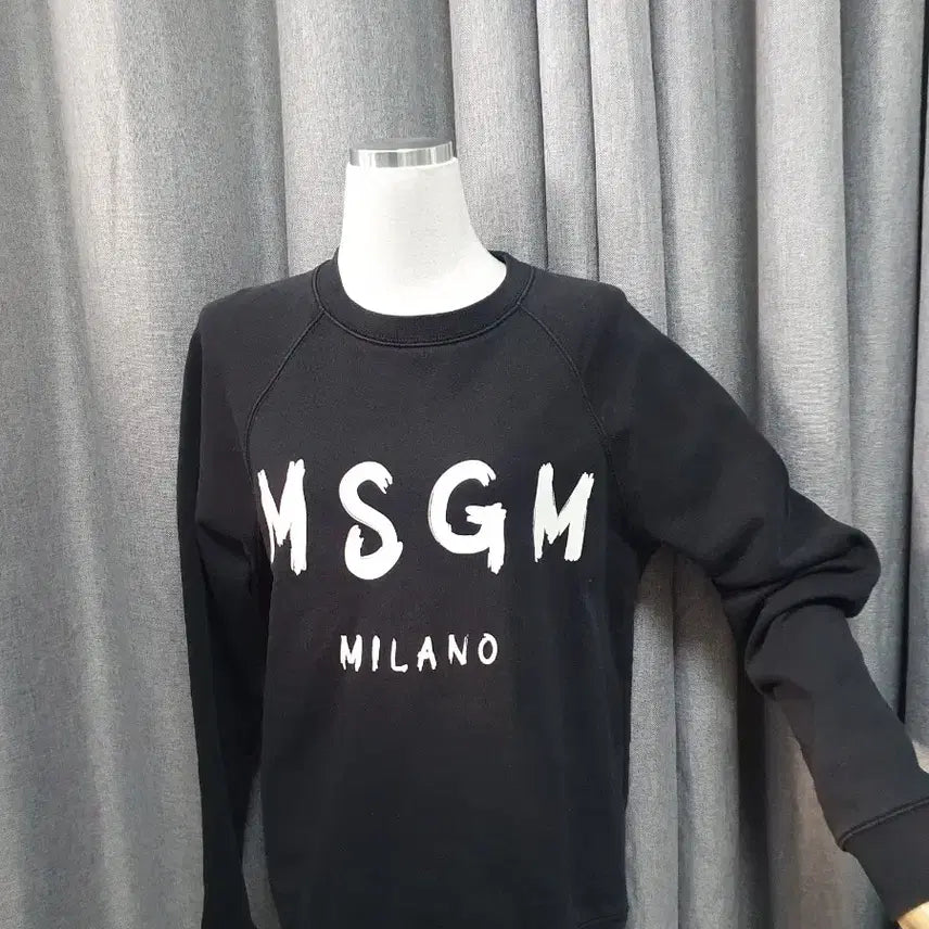 [BUNJANG] MSGM블랙 맨투맨 / MSGM블랙 맨투맨