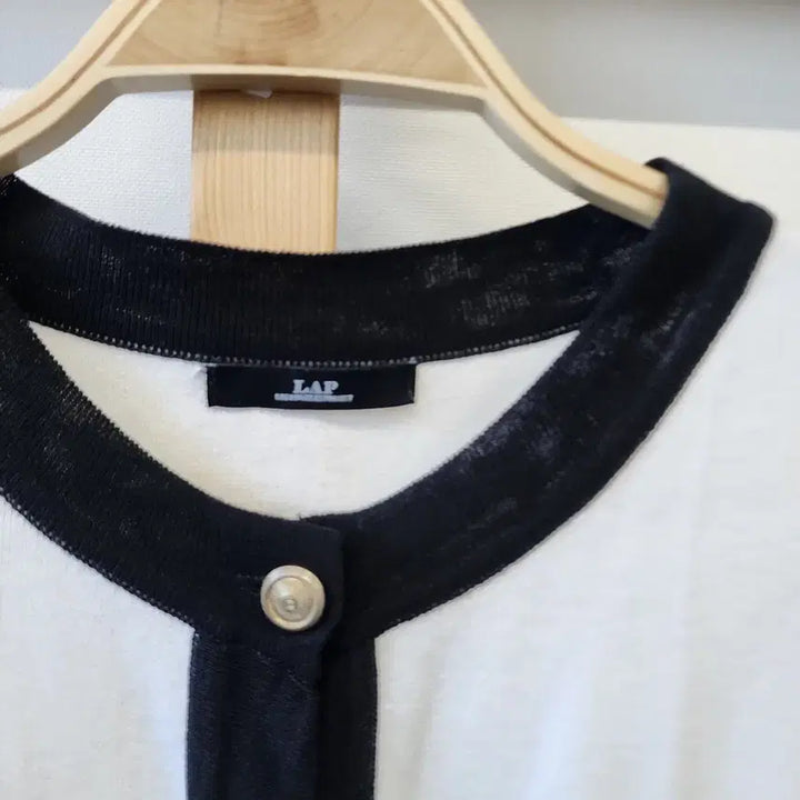 [SOLD OUT] L.A.P 반팔 가디건 화이트 블랙 배색