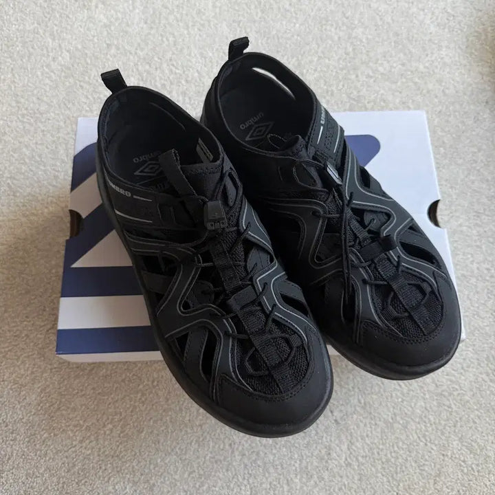 [BUNJANG] Umbro Cutout Sandals 280 Size / 엄브로 컷아웃 샌들 280 사이즈
