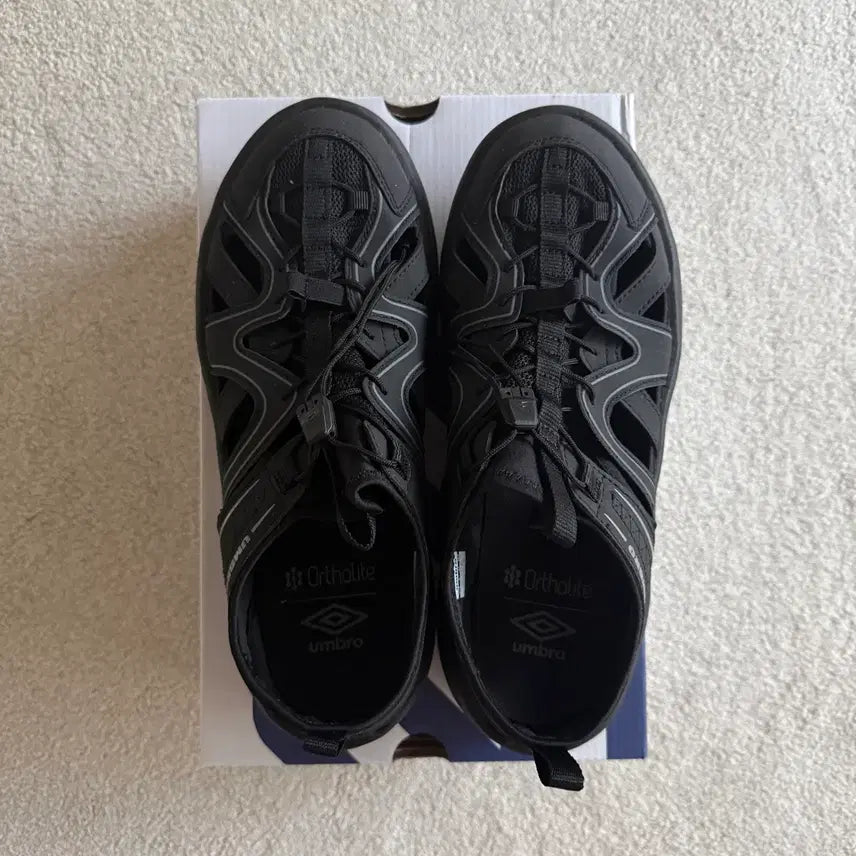 [BUNJANG] Umbro Cutout Sandals 280 Size / 엄브로 컷아웃 샌들 280 사이즈