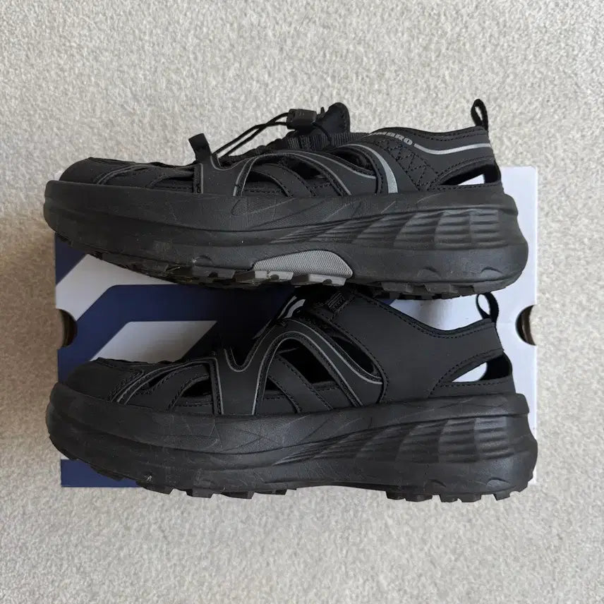 [BUNJANG] Umbro Cutout Sandals 280 Size / 엄브로 컷아웃 샌들 280 사이즈