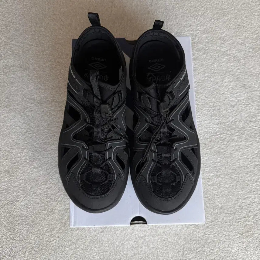 [BUNJANG] Umbro Cutout Sandals 280 Size / 엄브로 컷아웃 샌들 280 사이즈