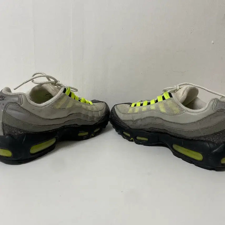 [SOLD OUT] 255 나이키 에어맥스95 OG 네온 운동화 정품