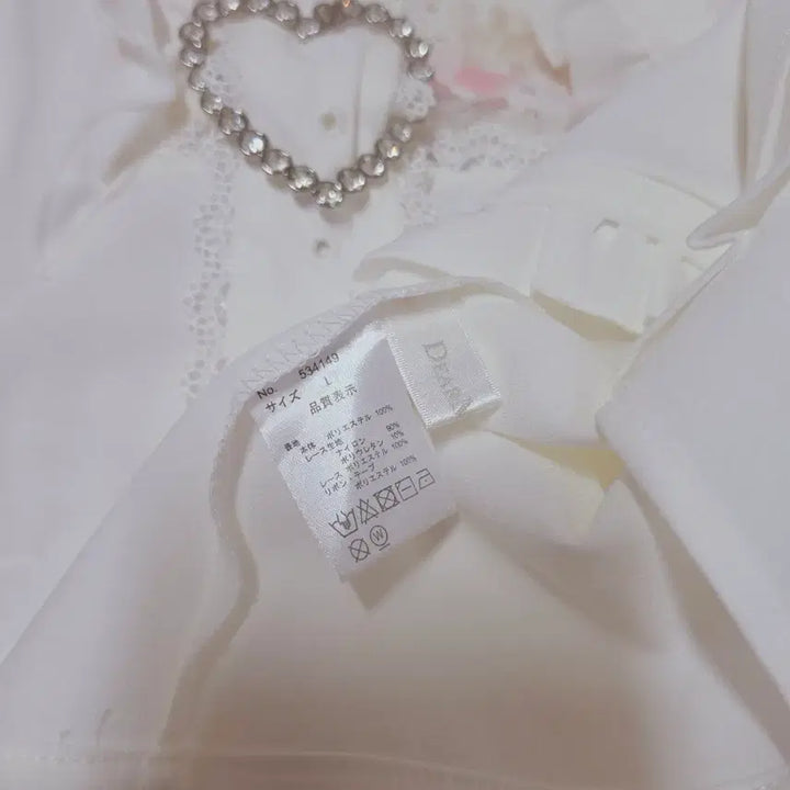 [BUNJANG] DearMyLove Heart Belt Choker Blouse / 정품) 디마럽 하트 벨트 초커 비주 블라우스