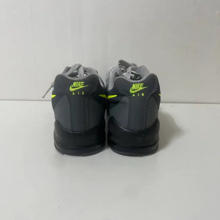 [SOLD OUT] 260 나이키 에어맥스 인비고 운동화 정품