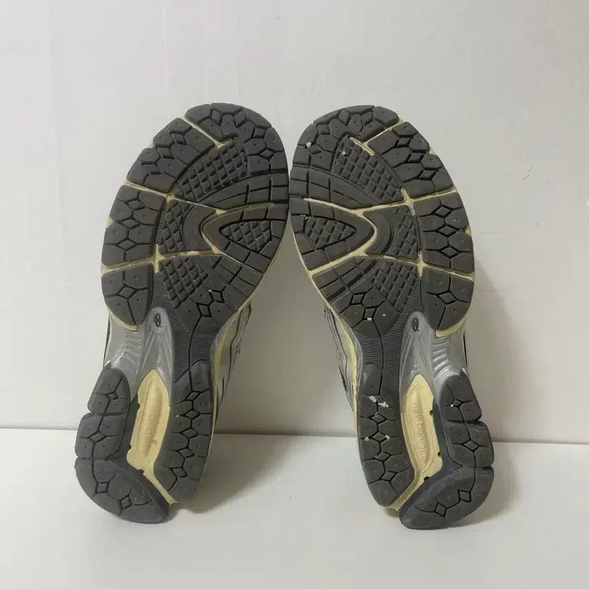 [SOLD OUT] 265 뉴발란스1906 x 디스이즈네버댓 운동화 정품