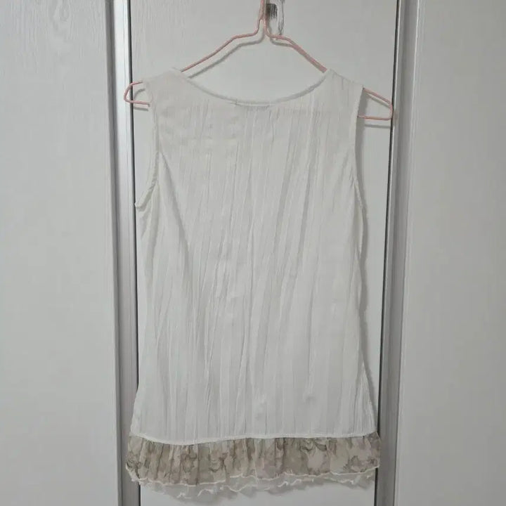 [BUNJANG] Vintage Hagumi White Frill Sleeveless Top / 일본 빈티지 모리걸 하구미 흰색 프릴 민소매