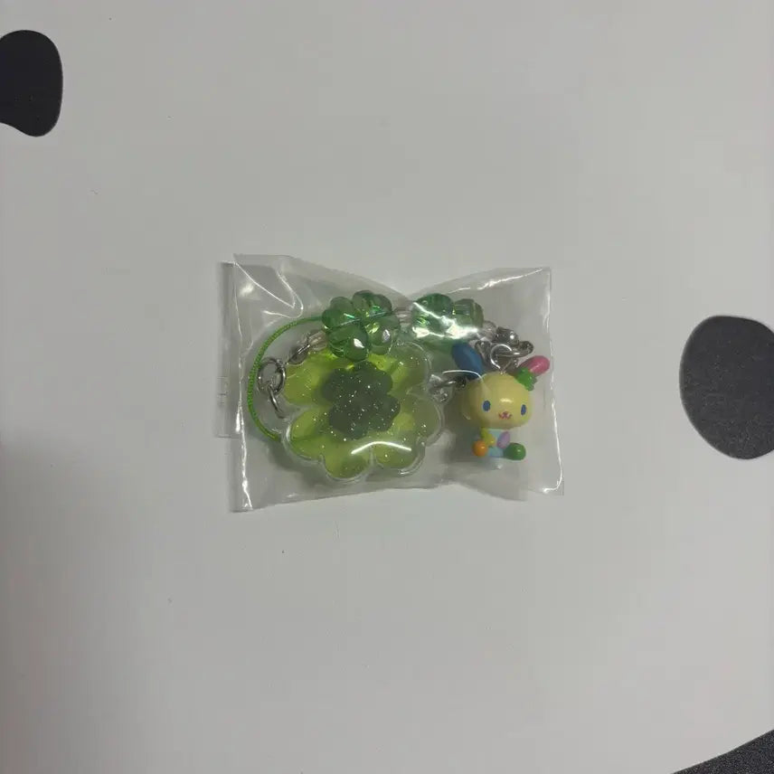 [SOLD OUT] 산리오 헤이세이 네잎클로버 스트랩 우사하나