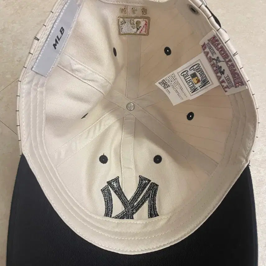 [SOLD OUT] [새상품] MLB 시그니처 스트라이프 볼캡