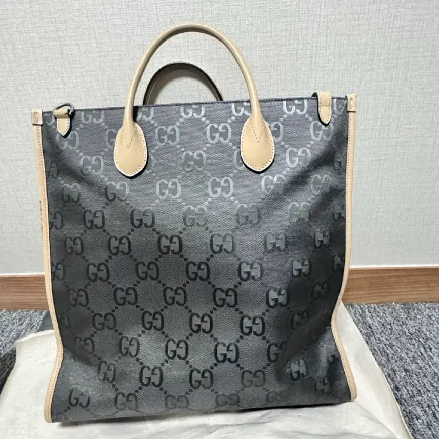 [SOLD OUT] [정품/가격인하] 구찌 오프 더 그리드 나일론 토트백