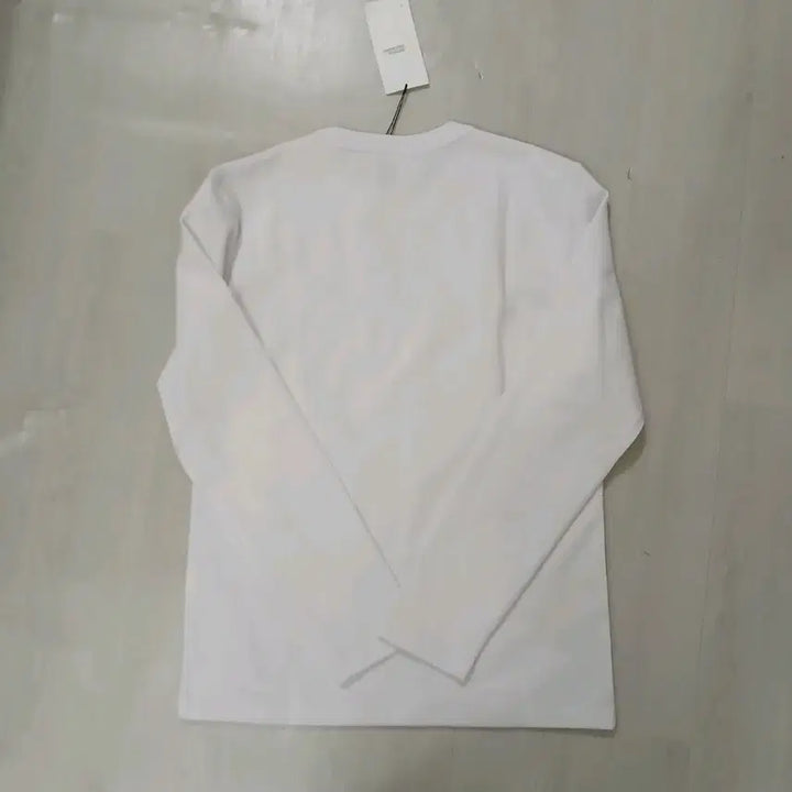 [BUNJANG] (새상품) 내셔널지오그래픽 흰색 긴팔 티셔츠 정품 95 / (새상품) 내셔널지오그래픽 흰색 긴팔 티셔츠 정품 95