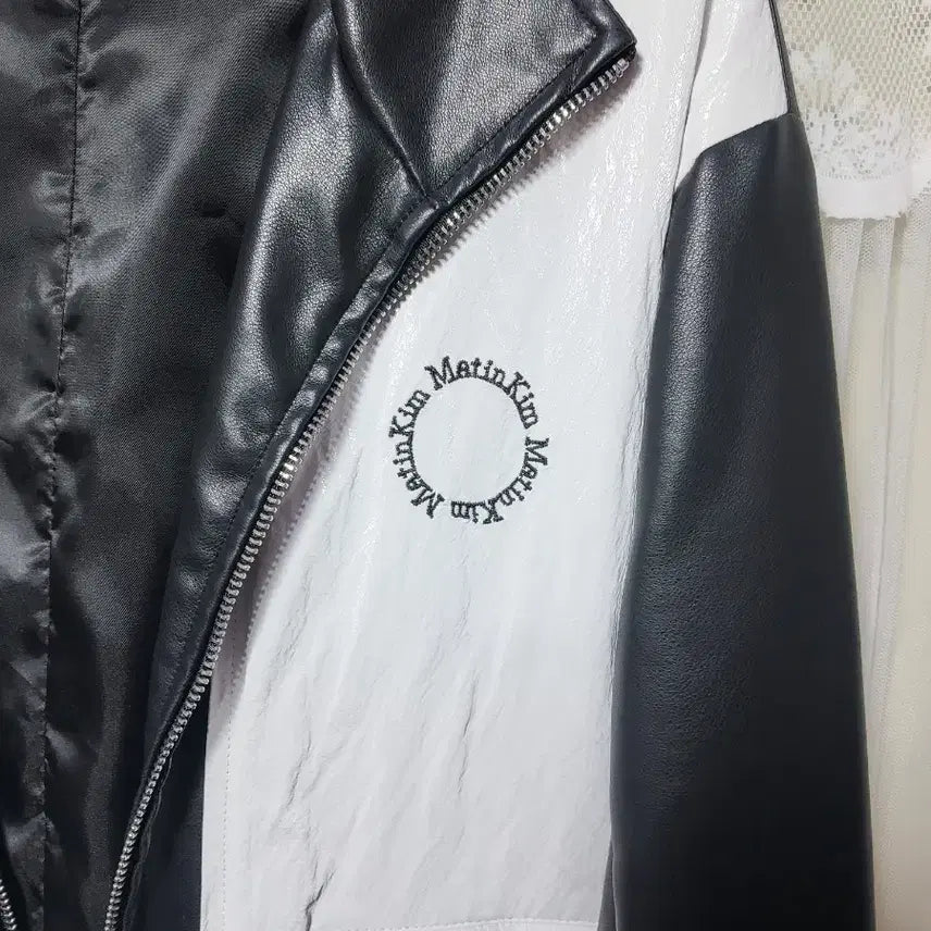 [SOLD OUT] 마뗑킴 Matin Kim 배색 레더 자켓