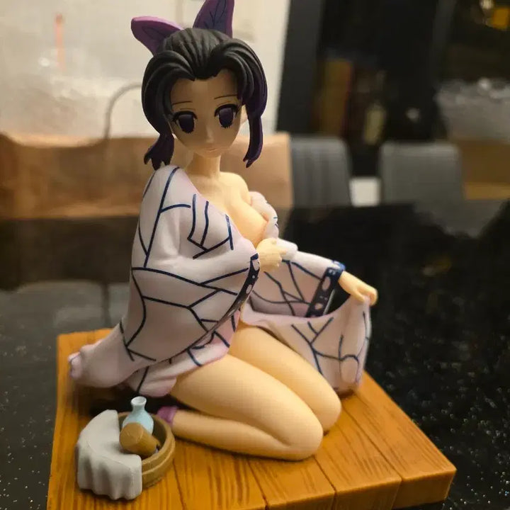 [SOLD OUT] 귀멸의 칼날 코쵸우 시노부 피규어