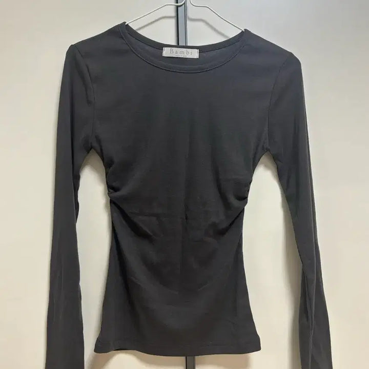 [BUNJANG] Avely Basic Long Sleeve T-shirt Charcoal / 에이블리 기본 긴팔티 먹색