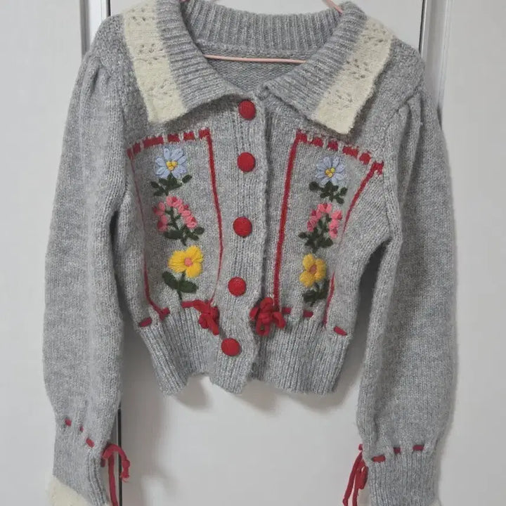 [BUNJANG] Vintage Floral Embroidered Knit Cardigan / 그레이 플라워 자수 니트 가디건 소녀룩 모리걸 빈티지