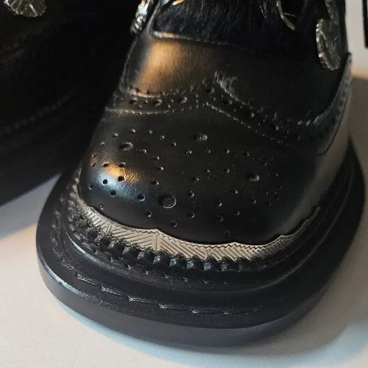 [BUNJANG] TOGA VIRILIS Fur Embellished Wingtip Shoes / TOGA VIRILIS 블랙 퍼 장식 윙팁 슈즈 41(새상품)