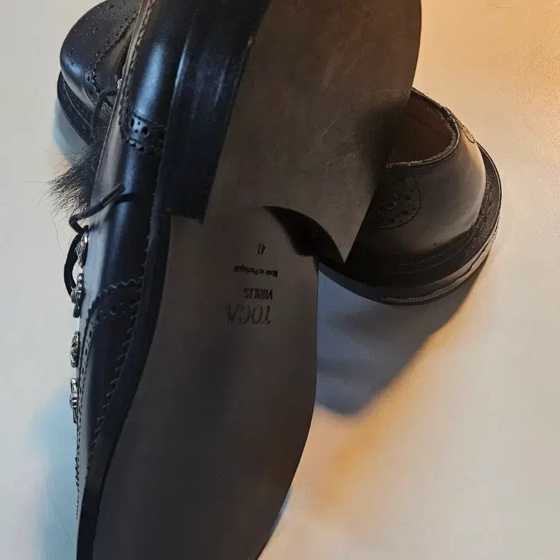 [BUNJANG] TOGA VIRILIS Fur Embellished Wingtip Shoes / TOGA VIRILIS 블랙 퍼 장식 윙팁 슈즈 41(새상품)