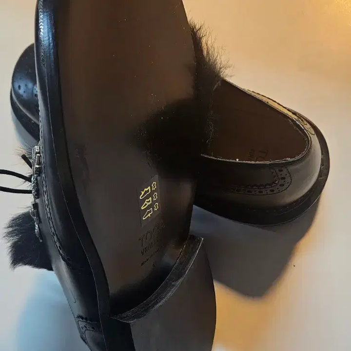 [BUNJANG] TOGA VIRILIS Fur Embellished Wingtip Shoes / TOGA VIRILIS 블랙 퍼 장식 윙팁 슈즈 41(새상품)