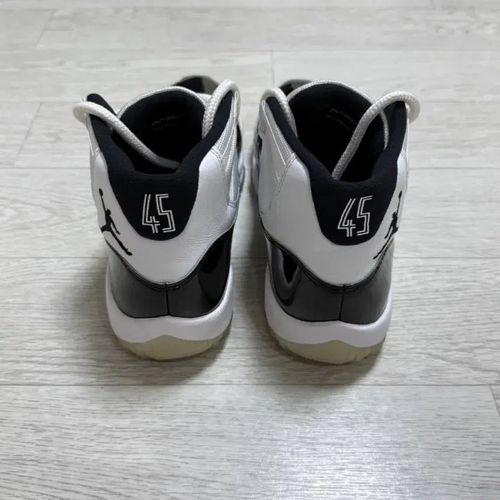 [BUNJANG] Nike Jordan 11 Concord 2018 Sneakers / 조던 11 콩코드 2018 270