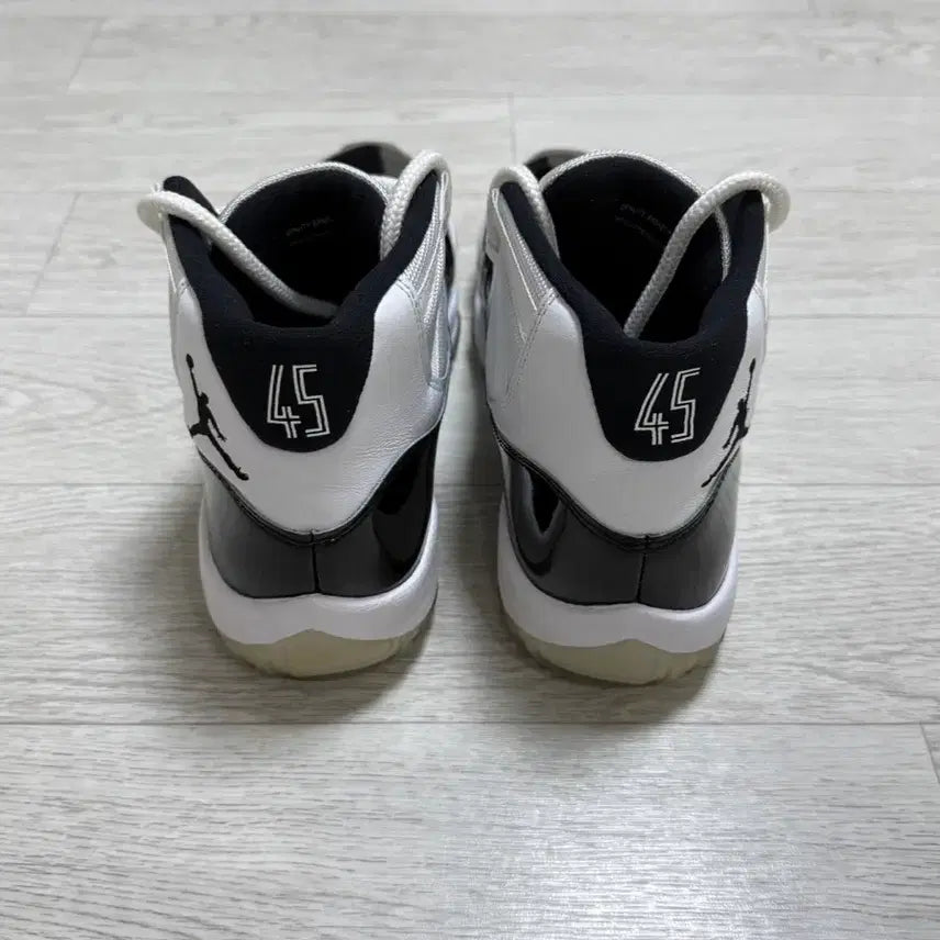 [BUNJANG] Nike Jordan 11 Concord 2018 Sneakers / 조던 11 콩코드 2018 270