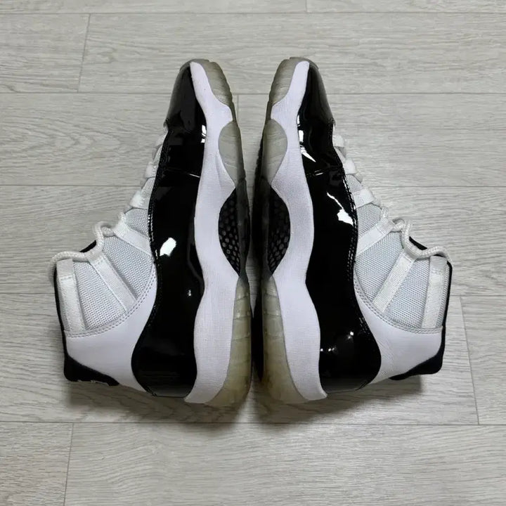 [BUNJANG] Nike Jordan 11 Concord 2018 Sneakers / 조던 11 콩코드 2018 270