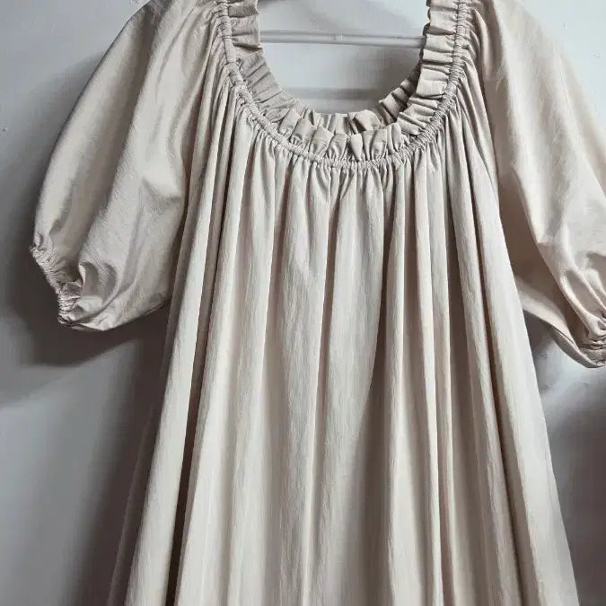 [SOLD OUT] 아이보리 셔링 롱 원피스