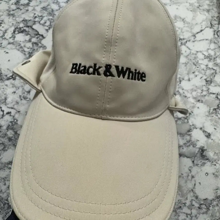 [BUNJANG] Black &amp; White Golfwear Beige Logo Cap / 블랙앤화이트 골프웨어 모자