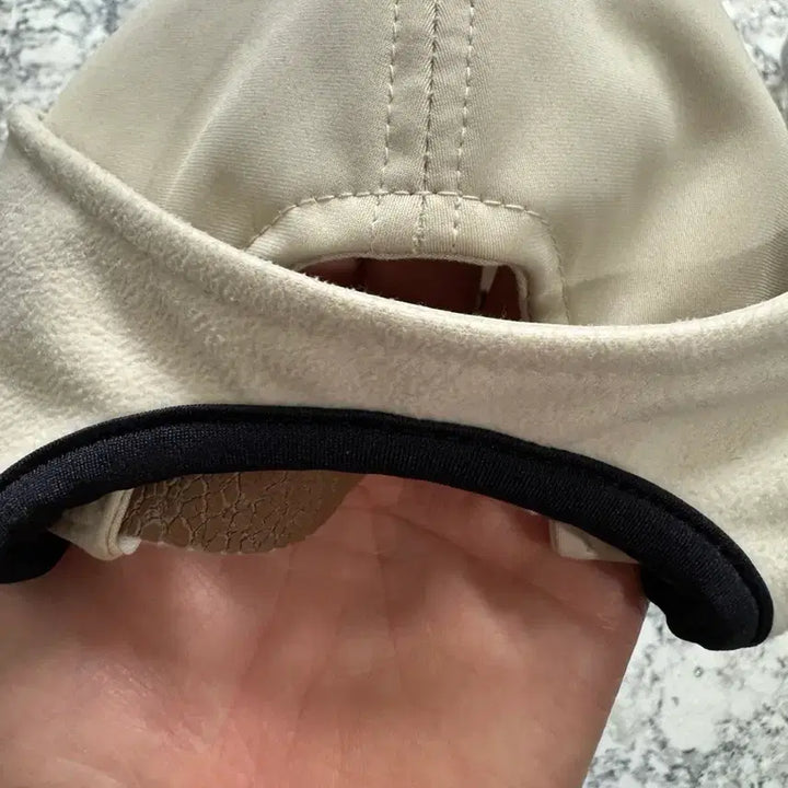 [BUNJANG] Black &amp; White Golfwear Beige Logo Cap / 블랙앤화이트 골프웨어 모자