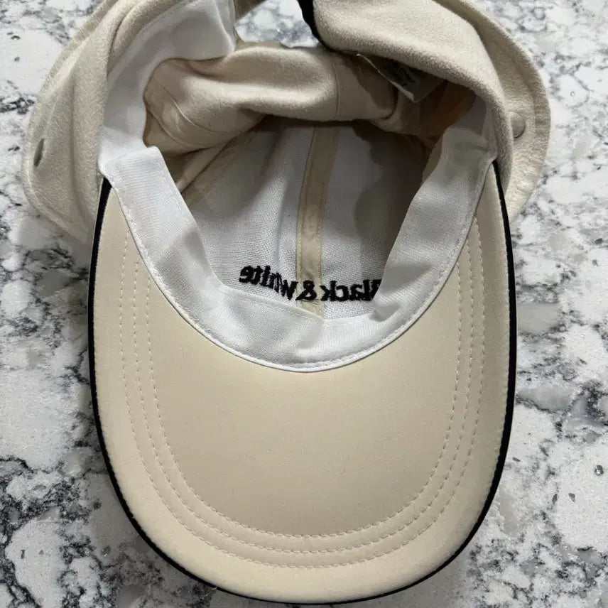 [BUNJANG] Black &amp; White Golfwear Beige Logo Cap / 블랙앤화이트 골프웨어 모자