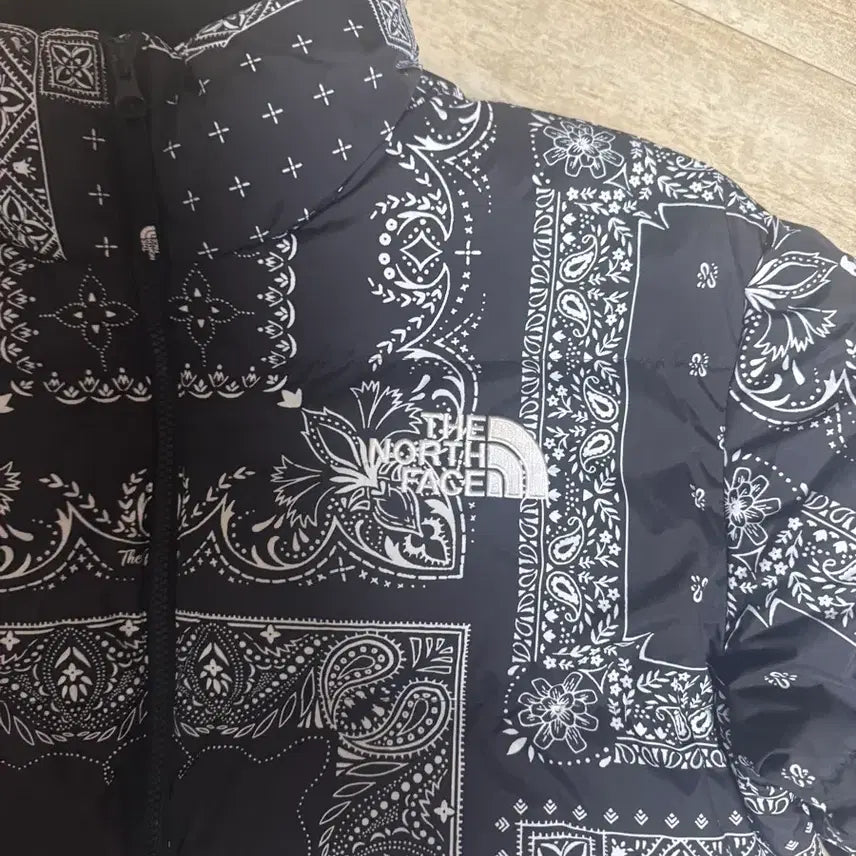 [BUNJANG] The North Face Paisley Pattern Padded Jacket Black / 노스페이스 페이즐리 패턴 패딩 블랙 팝니다