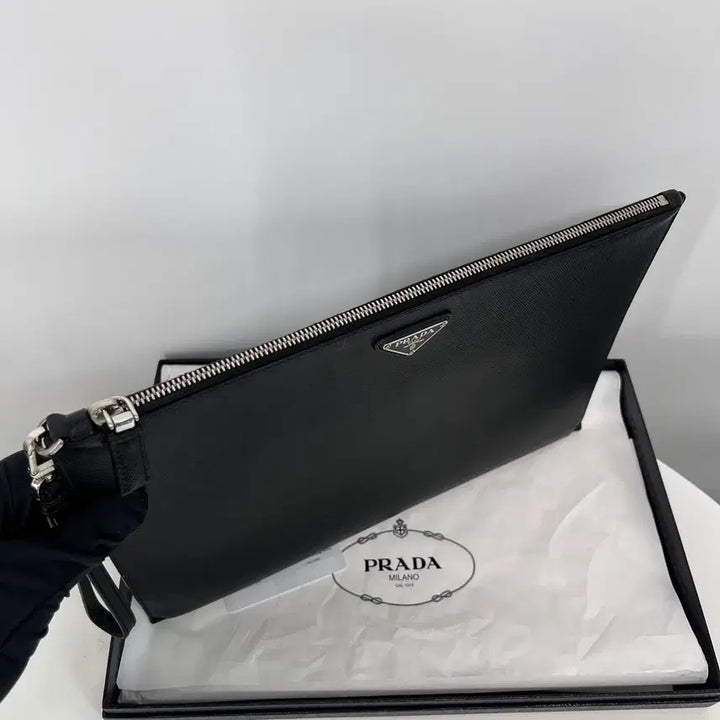 [BUNJANG] Prada Saffiano Triangle Logo Clutch Bag / [100%정품] 프라다 사피아노 삼각로고 클러치백 블랙 (2NH001)