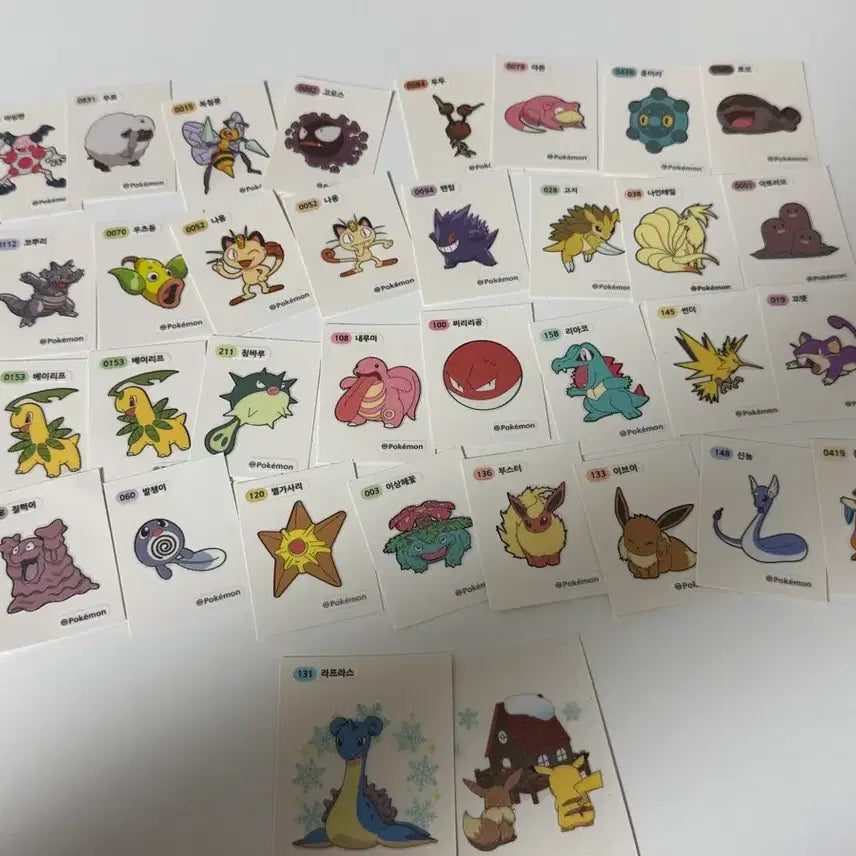 [SOLD OUT] 포켓몬 띠부씰 37개 장당 천원 + 서비스 30개(짱구,메이플 등)