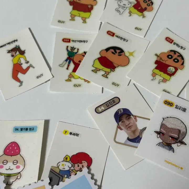 [SOLD OUT] 포켓몬 띠부씰 37개 장당 천원 + 서비스 30개(짱구,메이플 등)