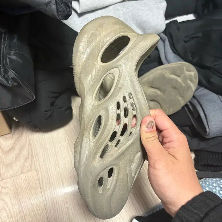 [BUNJANG] Adidas Yeezy Foam Runner 275 Shoes / 아디다스 이지폼 러너 275 판매