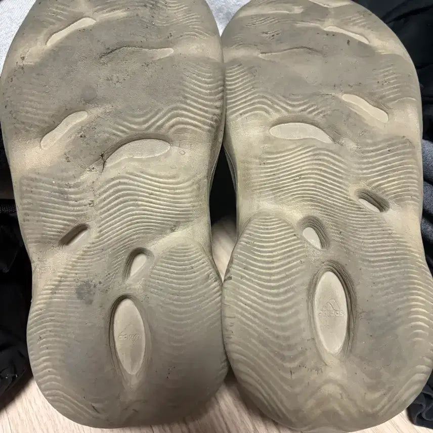 [BUNJANG] Adidas Yeezy Foam Runner 275 Shoes / 아디다스 이지폼 러너 275 판매