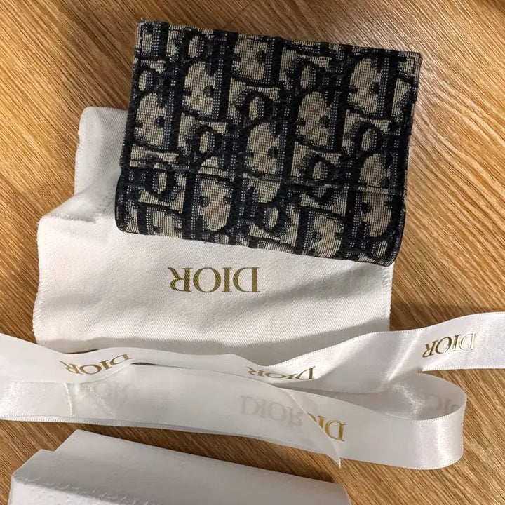 [SOLD OUT] 디올 오블리크 카드지갑 + 케이스 리본 포함