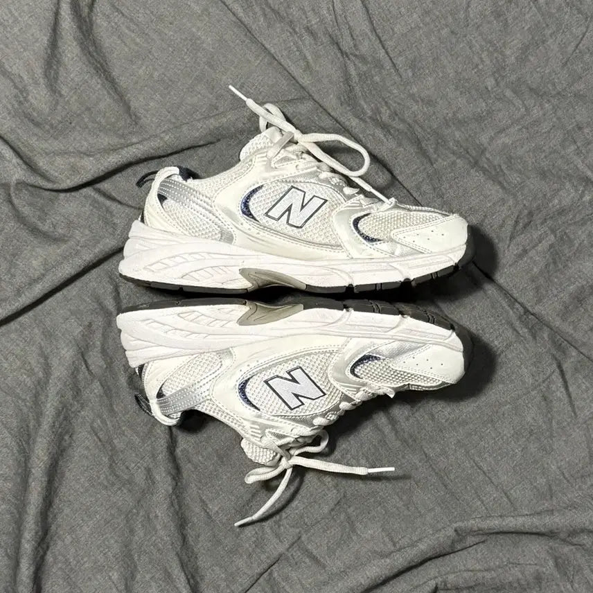 [SOLD OUT] New Balance MR530SG Sz 6(240)