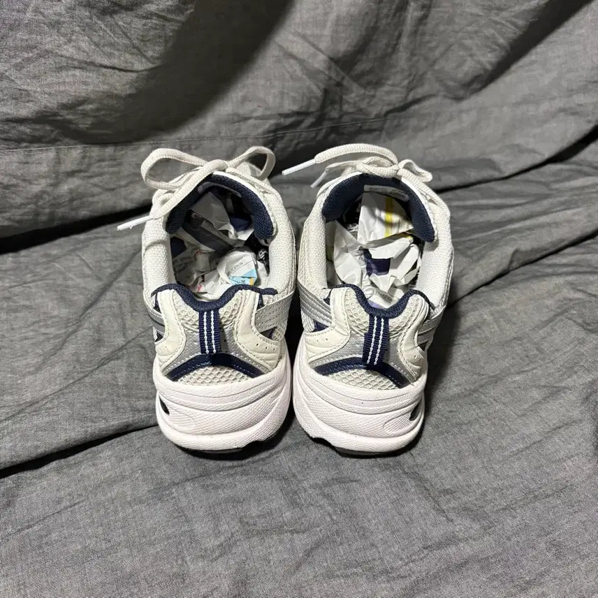 [SOLD OUT] New Balance MR530SG Sz 6(240)
